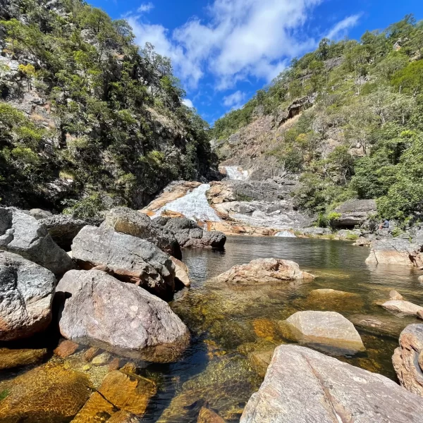Carnaval 2026 na Chapada dos Veadeiros: roteiro completo com transporte, hospedagem e cachoeiras