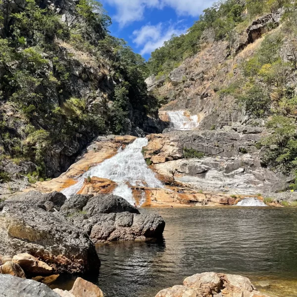 Carnaval 2026 na Chapada dos Veadeiros: roteiro completo com transporte, hospedagem e cachoeiras