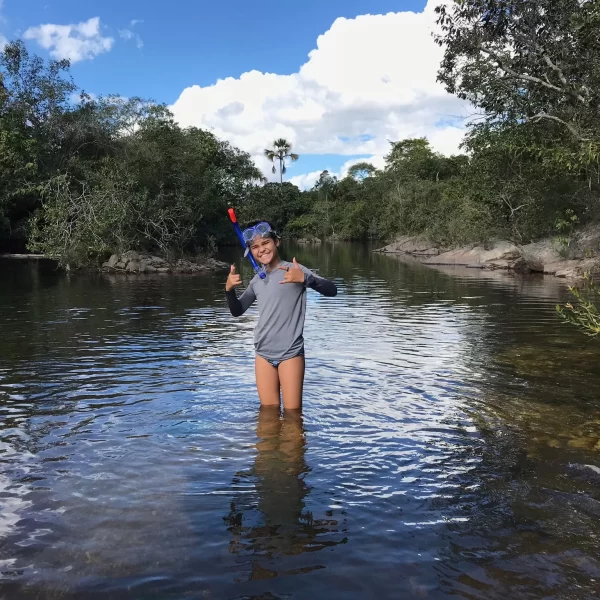 Banho nas águas cristalinas da Cachoeira São Bartolomeu Vale das Araras