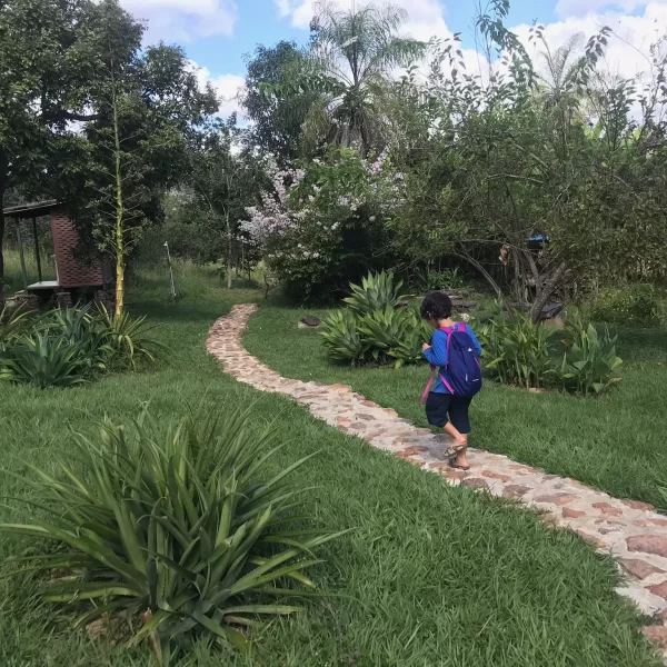 Banho nas águas cristalinas da Cachoeira São Bartolomeu Vale das Araras
