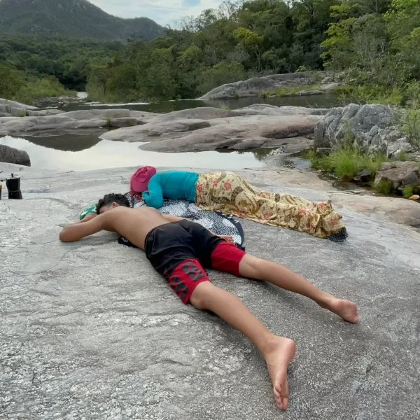 Banho nas águas cristalinas da Cachoeira São Bartolomeu Vale das Araras