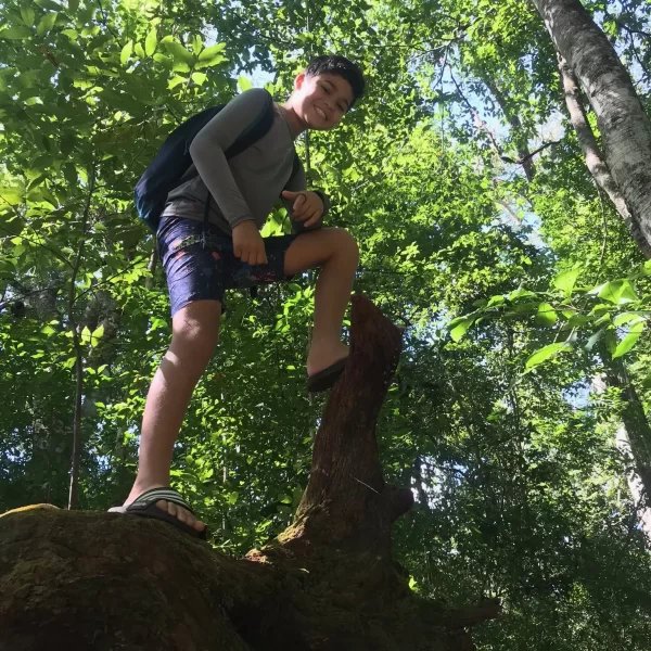 Banho nas águas cristalinas da Cachoeira São Bartolomeu Vale das Araras