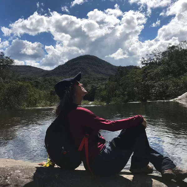 Banho nas águas cristalinas da Cachoeira São Bartolomeu Vale das Araras