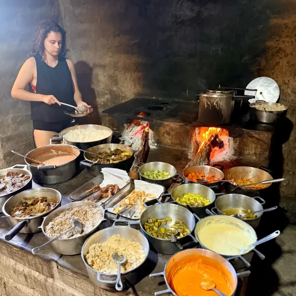 quilombo kalunga - comida no fogão a lenha - cachoeira santa bárbara